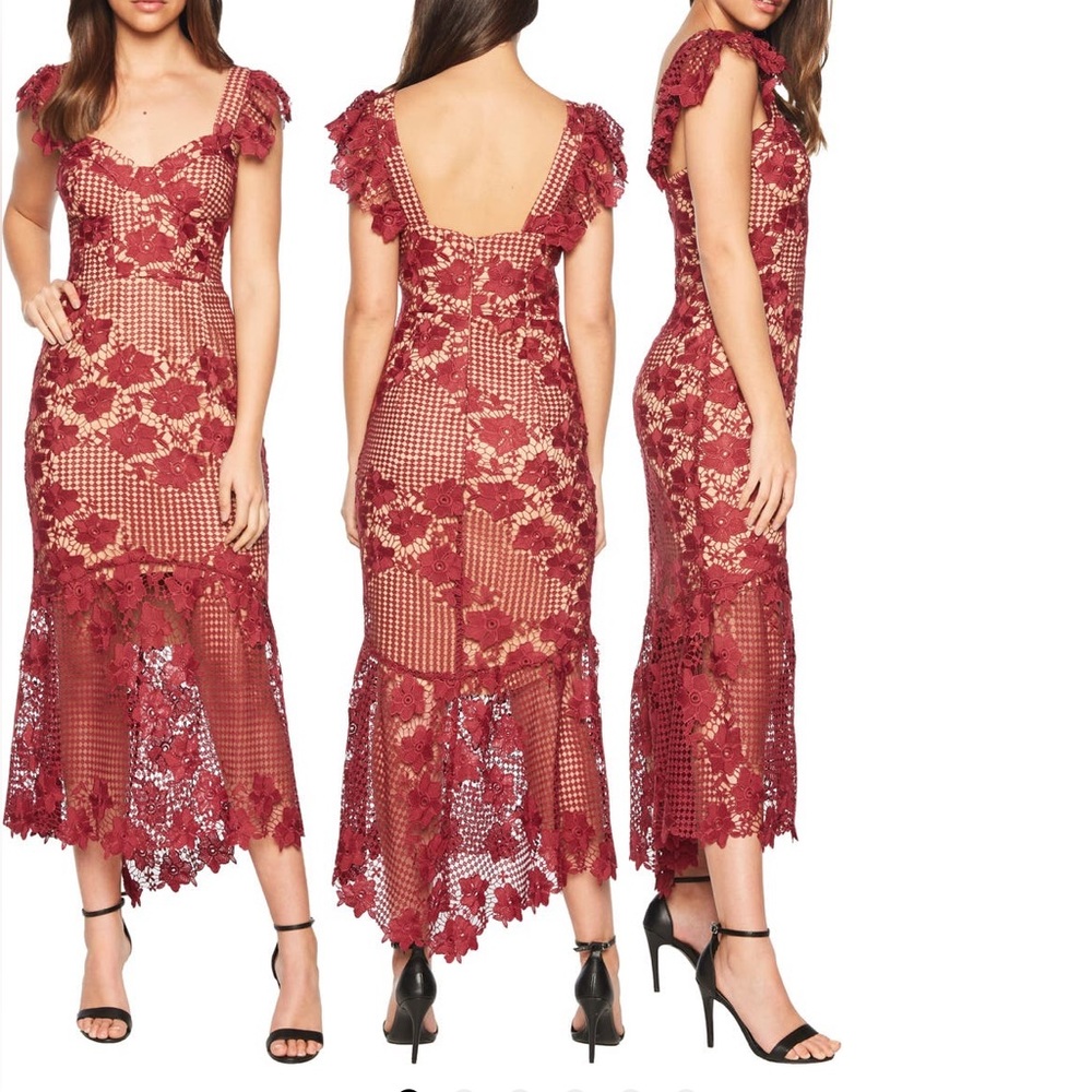 Gorgeous Bardot stylish dress. Lucy Lace
Midi Dress. Stunning.